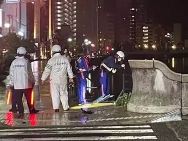 軽自動車が川に転落　救出された女性（59）が死亡　「車と車が衝突して川に転落した」と通報　平和大通りの交差点で普通乗用車が軽自動車に衝突か　広島市