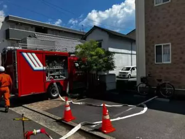 【速報】「不発弾らしきものを2つを見つけた」シロアリ駆除中の床下から約30cmの円錐形　警察と自衛隊が危険性など確認　消防車4台出動　広島・安芸区