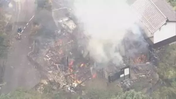 「コンセントから炎が出た」広島市で住宅が焼ける火事　住人２人が避難　けが人なし　　広島