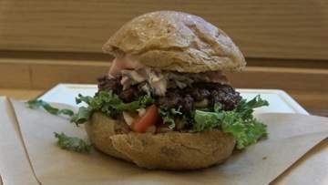 「味を通じて広島に興味を持ってもらいたい！」東京で期間限定！広島オリジナルバーガーを手がける人気お好み焼き店オーナーの思い