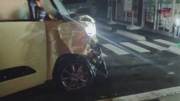 軽乗用車が歩行者をはねコンビニに突っ込む　歩行者の女性はけがも意識あり　広島
