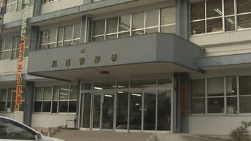 「車が壁にぶつかって止まっている」里道で軽乗用車がコンクリート壁に突っ込んだか 運転していた女性(78)が死亡