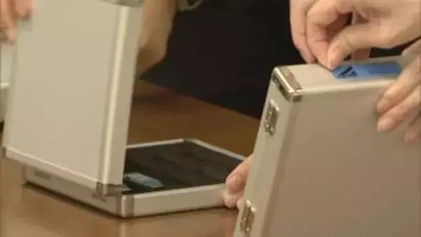 粕屋町長選で福岡県内初の「電子投票」　開票作業２５分で終了　現職の箱田彰氏が3選