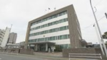 血を吐いた状態で歩道に倒れている女性見つかる　女性はその後死亡　事件と事故の両面で捜査