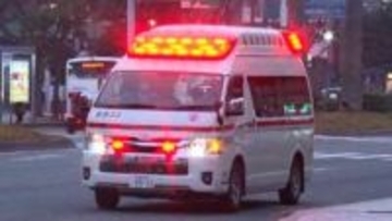 道路を横断中の高齢女性が軽乗用車にはねられる　女性は約8時間後に死亡　現場は片側2車線の市道で女性は付近に横断歩道