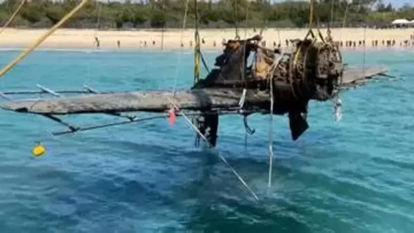 不時着した旧日本海軍の戦闘機「紫電改」　81年ぶりに水中から引き揚げ　戦争の実像伝える