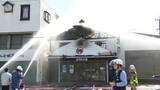「「建物が燃えている。炎が上がっている」老舗ようかん店の工場や倉庫で火事　消火活動続く　佐賀県小城市」の画像1