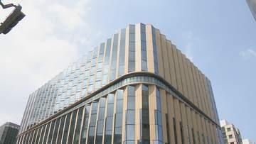 博多駅前に西日本シティ銀行の本店ビル開業　窓口は平日午後8時まで営業　九州初出店の飲食店も
