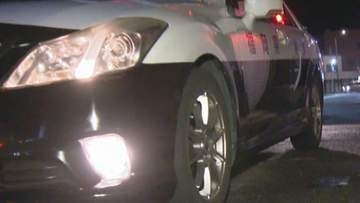 早朝の繁華街近くの駐車場を出てふらつき走行の車→基準値3倍超のアルコール　39歳会社員の男「午前5時まで飲んでいた」