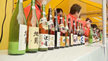老舗蔵元も廃業の久留米市で恒例の「城島酒蔵びらき」開催　輸出に注力の蔵元も