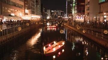 期間限定の博多川「川床」夜間ライトアップ始まる　５００を超えるちょうちんや竹灯籠　グルメブースも