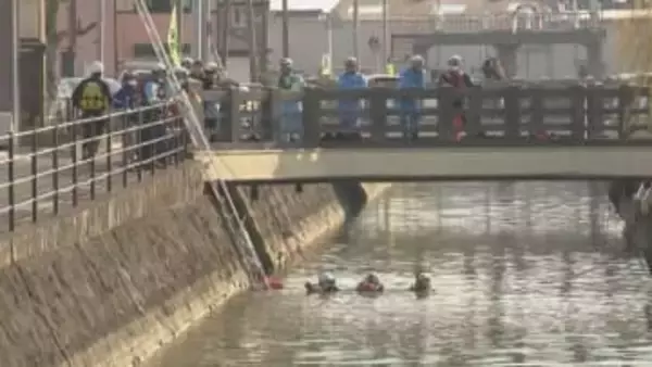 「男性が飛び込んだ…」通報　散歩をしていた小型犬を助けようとして溺れたか　水路で沈んでいる49歳男性を発見し死亡確認