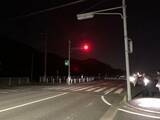 「横断歩道上で6歳と8歳の兄弟が軽乗用車にはねられる　6歳弟が顔などにけがするも命に別状無し　「衝突した後に信号機を見て私が赤信号で交差点に入ったのだと…」86歳女を過失運転傷害の疑いで現行犯逮捕」の画像1