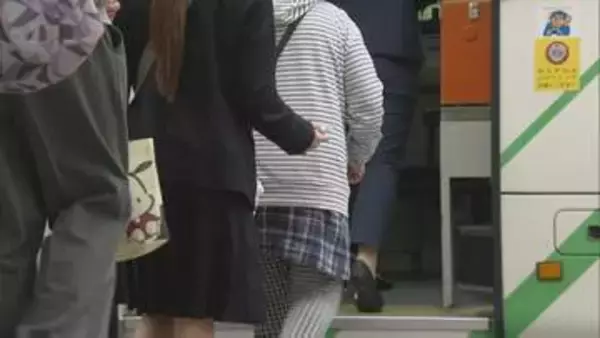 「娘がバスに乗車しようとした際、お尻を触られた」61歳北九州市職員の男を逮捕　女子高校生の尻を触った疑い　容疑を否認