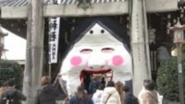 櫛田神社に日本一巨大「大お多福面」　”くぐって参拝すると家内安全・商売繁盛”高さ5.3メートル横幅5メートル　福岡