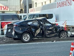 目撃者｢乗用車が信号無視を…｣国道3号の交差点で乗用車とトラックが衝突して5人搬送　乗用車の"20代"男女2人が意識不明の重体