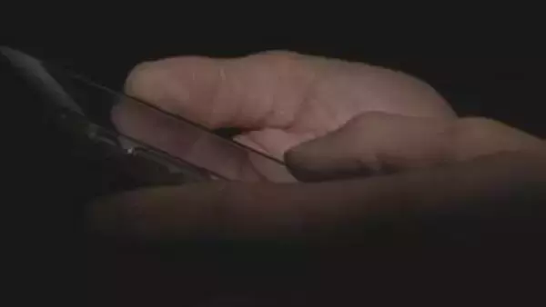 朝ラッシュ時の列車内で性犯罪警戒中の私服警察官が確認　若い女性の下着を盗撮しようとした疑い　38歳会社員の男を現行犯逮捕