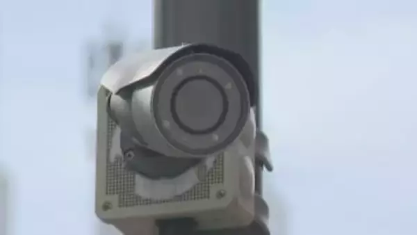 16歳男子高校生を逮捕　歩道で23歳女性にいきなりズボンを下ろす暴行加えてけがをさせ下着の内側に手を入れたか　容疑を認める