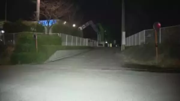 小学2年の男子児童２人が車にはねられ１人死亡