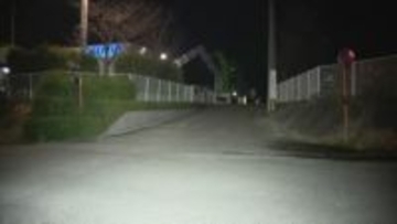 小学2年の男子児童２人が車にはねられ１人死亡