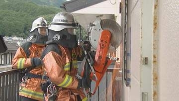 解体が予定されているアパートで消防の救助訓練を実施　「地域の防災強化に役立てて」と提供　福岡市