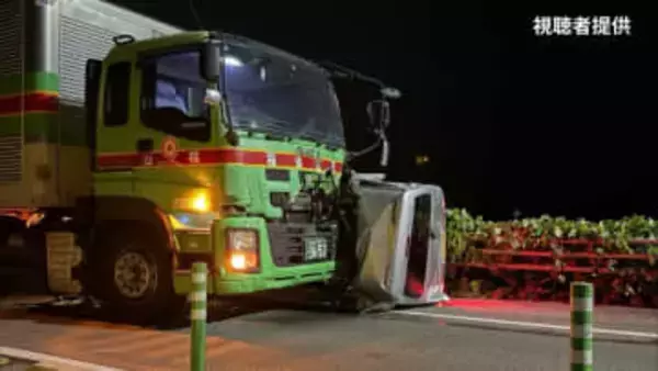 有明沿岸道路で軽ライトバンと大型トラックが正面衝突　軽ライトバンの運転手(25)が死亡
