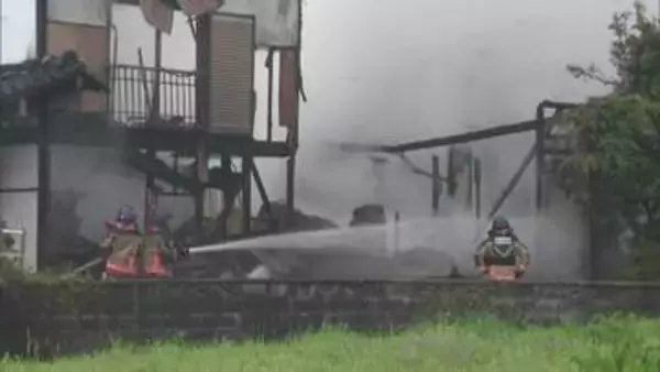 「2階建ての家が燃えている」住宅1棟全焼　住人の男性（79）がやけど負い搬送　福岡・宮若市