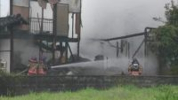 「2階建ての家が燃えている」住宅1棟全焼　住人の男性（79）がやけど負い搬送　福岡・宮若市