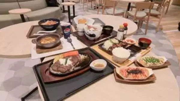 「「滑走路を眺めながら九州グルメを満喫」　福岡空港のフードホールがリニューアルオープン」の画像