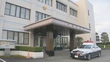 信号待ちで追突事故を起こし駆けつけた警察官に暴行　鳥栖市の会社員の男（５６）公務執行妨害の疑いで現行犯逮捕