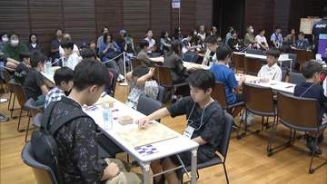 小中学生１００人が対局「こども将棋」福岡市出身のプロ棋士も参加