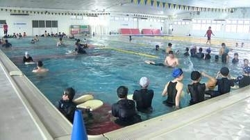 筑紫野市が全校で水泳授業を民間委託