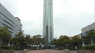 「怖かった」５７７段の非常階段のぼって展望室へ　福岡タワー「秋の階段のぼり大会」