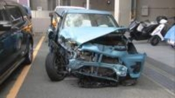 博多区で車３台絡む事故 女性１人意識不明の重体