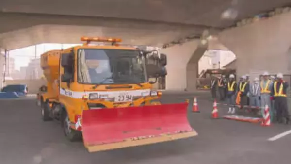 「人命を最優先に道路交通の安全を守るように」本格的な雪シーズンを前に除雪作業車出陣式