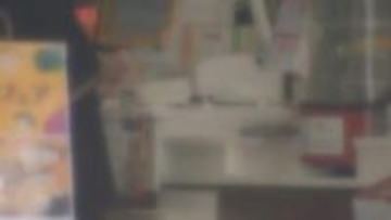 「せき止めの薬を飲んでわけが分からなくなって」コンビニのレジカウンター内に侵入か　職業不詳の男逮捕