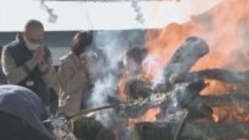 ことし1年の無病息災を感謝「成田山納不動火祭り」