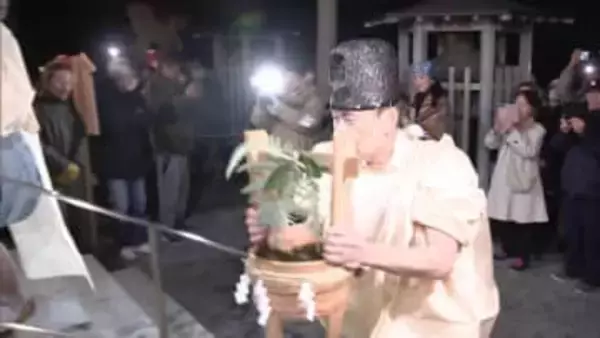 わかめを刈りとり豊漁・安全祈る １８００年以上続く「和布刈神事」