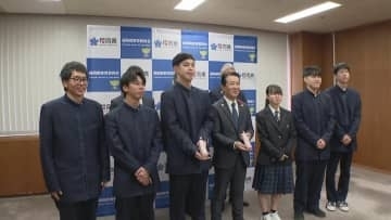 「実習で釣ったマグロふるまえて嬉しい」水産高校の生徒たち　メバチマグロ1.5キロを贈呈　福岡県