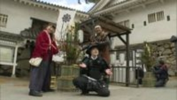 「訪れる方に横で写真とか撮ってもらいたい」小倉城で部将隊が迎春準備の門松づくり