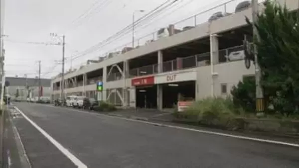 「間違いない」急発進の車で警察官をはねてけがをさせた罪　１９歳男の初公判