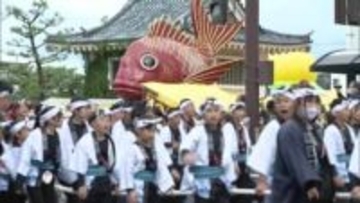 ”唐津くんち”獅子や兜をかたどった14台の豪華絢爛な曳山に「迫力があってやっぱりすごい」