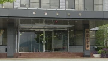 ヘルメットは未着用か　運送会社で作業中にスロープからフォークリフトごと落下　５７歳の男性が死亡