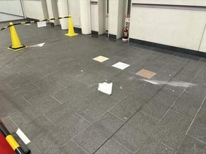 わずか1メートル先に・・・天井から石膏ボードが落下　目撃した女性たちが連絡　幸いけが人なし　福岡県北九州市の施設