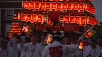 夏の夜を彩る「光のピラミッド」 戸畑祇園大山笠競演会に観客魅了　今年で７３回目　北九州市戸畑区