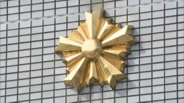 警察から目をそらす不審な男→職務質問で他人のキャッシュカード所持が発覚　路上に落ちていた現金10万円入り財布を持ち去ったか