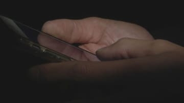 「女の子を盗撮した」ゲームセンターで13歳と15歳の女子中学生2人の下半身を動画で盗撮した疑い　54歳介護士の男を逮捕