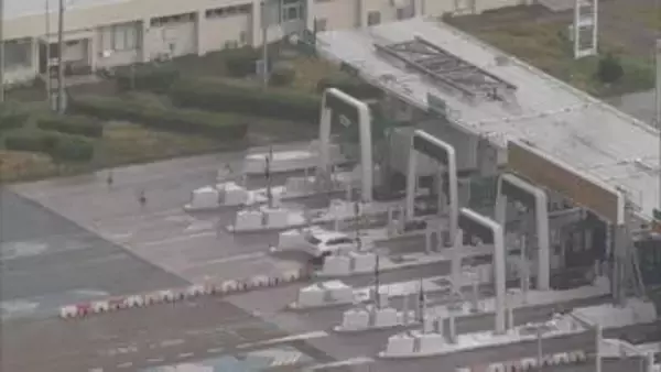 高速道の料金所で44歳男性が車から飛び降りてけが→同じ車に乗っていた20～50代の男3人を監禁傷害の疑いで逮捕　金銭トラブルか