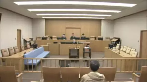 偽の教員免許状で偽造有印公文書行使の罪に問われている裁判　検察は懲役4年6か月を求刑