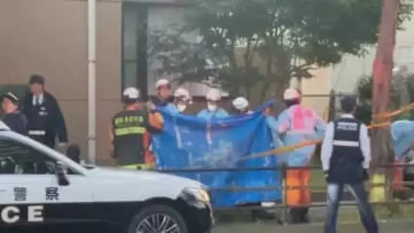 早朝の歩道に3本の包丁持った85歳男→面識ない65歳男性をいきなり切りつける　「金を取りに来る受け子と思ったから」殺人未遂疑いで現行犯逮捕